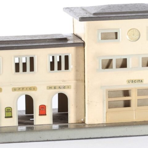 Ferrovie Elettriche in Miniatura (F.E.M.) tinplate H0 gauge small railway station #57