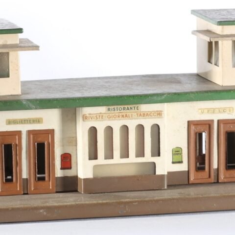 Ferrovie Elettriche in Miniatura (F.E.M.) tinplate H0 gauge railway station with switch tower #60B
