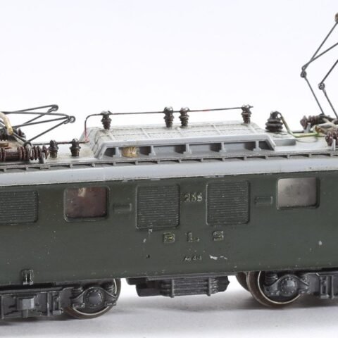 Train TRIX International H0 gauge (DC) Swiss electric loco Ae 4/4 255 (BLS) no original box #2232 --- Ellok Schweiz ohne OVP Gleichstrom